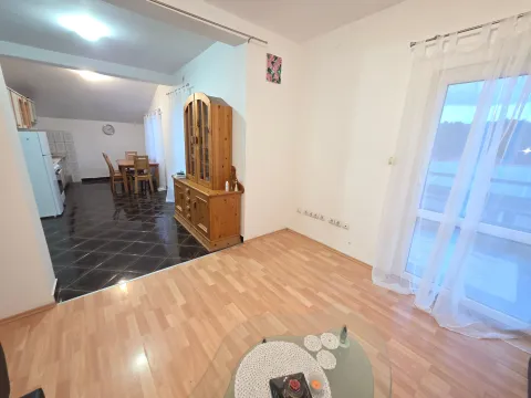 Izdavanje, trosoban stan, 75m², Zagorič, Podgorica - image 10