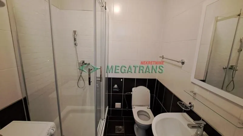 Izdavanje, dvosoban stan, 42m², Centar, Novi Sad
