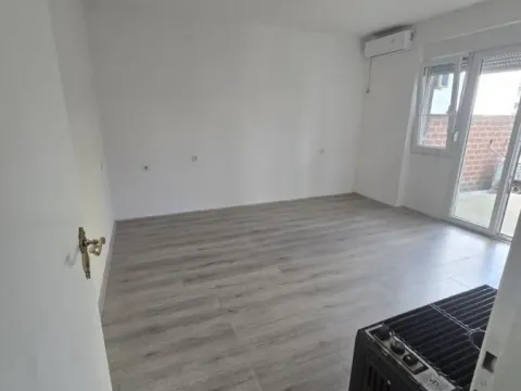 Izdavanje, poslovni prostor, 70m², Telep, Novi Sad Sve Podlokacije - image 10