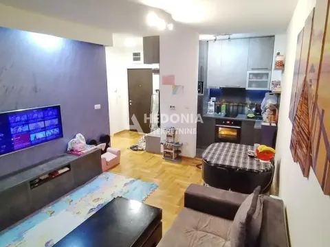 Stan in Zvezdara Sve Podlokacije