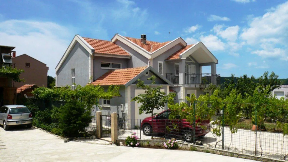 Sale, house, 235m², Prijevor, Budva