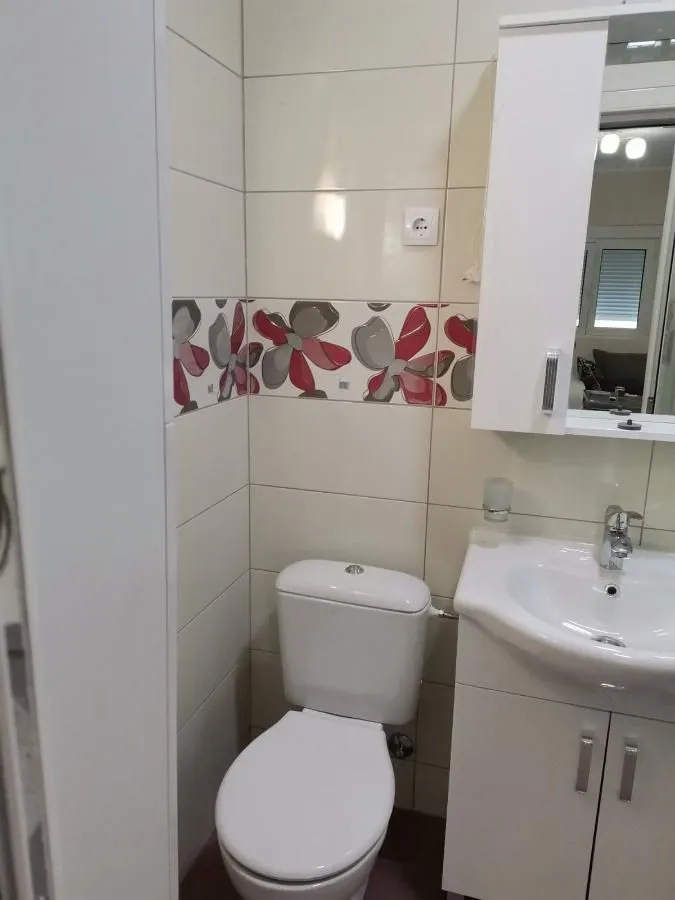 Izdavanje, kuća, 40m², Stari Aerodrom, Podgorica