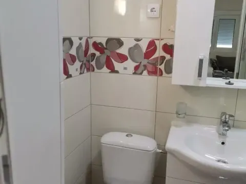 Izdavanje, kuća, 40m², Stari Aerodrom, Podgorica - image 6