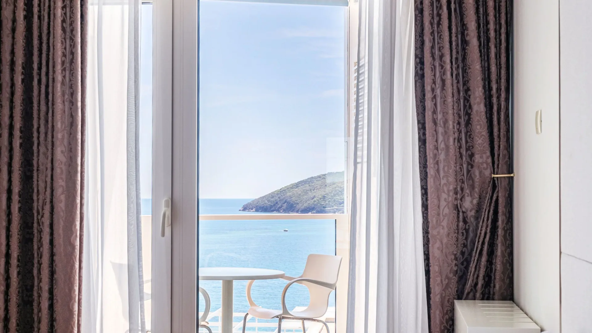 Rent, one bedroom apartment, 77m², Tre Canne, Budva
