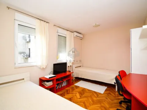 Rent, three bedroom apartment, 100m², Blok 6, Podgorica - image 8