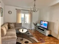 Izdavanje, kuća, 170m², Stari Aerodrom, Podgorica - image 1