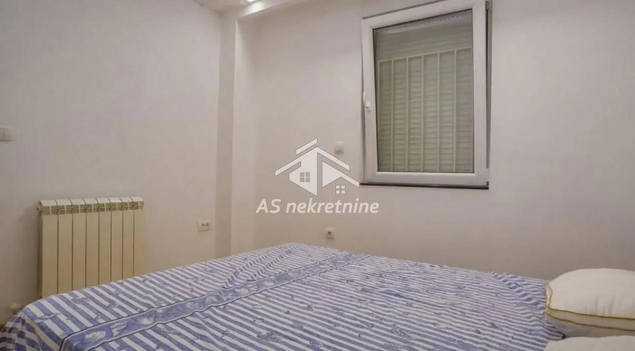 Izdavanje, trosoban stan, 82m², Filmski Grad, Beograd