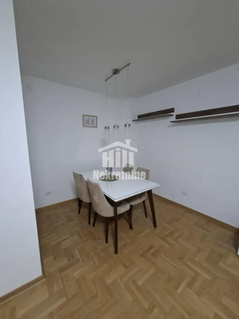 Izdavanje, trosoban stan, 72m², Julino Brdo, Beograd