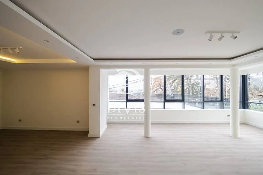 Izdavanje, poslovni prostor, 15330m², Senjak, Beograd
