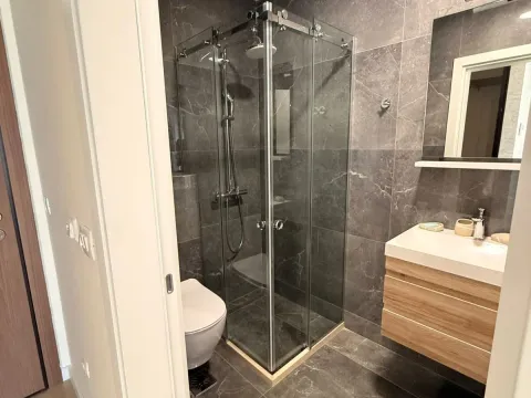 Rent, two bedroom apartment, 86m², Budva, Crna Gora - image 7