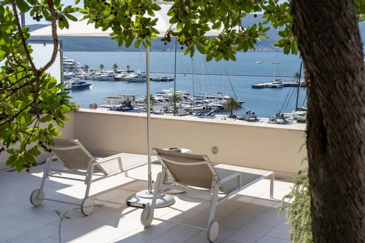 Prodaja, četvorosoban stan, 498m², Tivat, Crna Gora