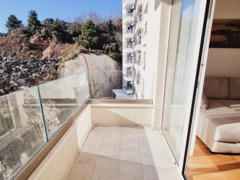 Rent, one bedroom apartment, 45m², Bečići, Budva - image 16