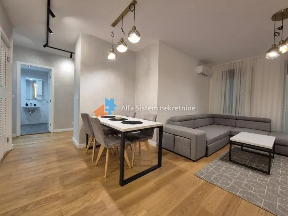 Izdavanje, trosoban stan, 95m², Trošarina, Voždovac Sve Podlokacije