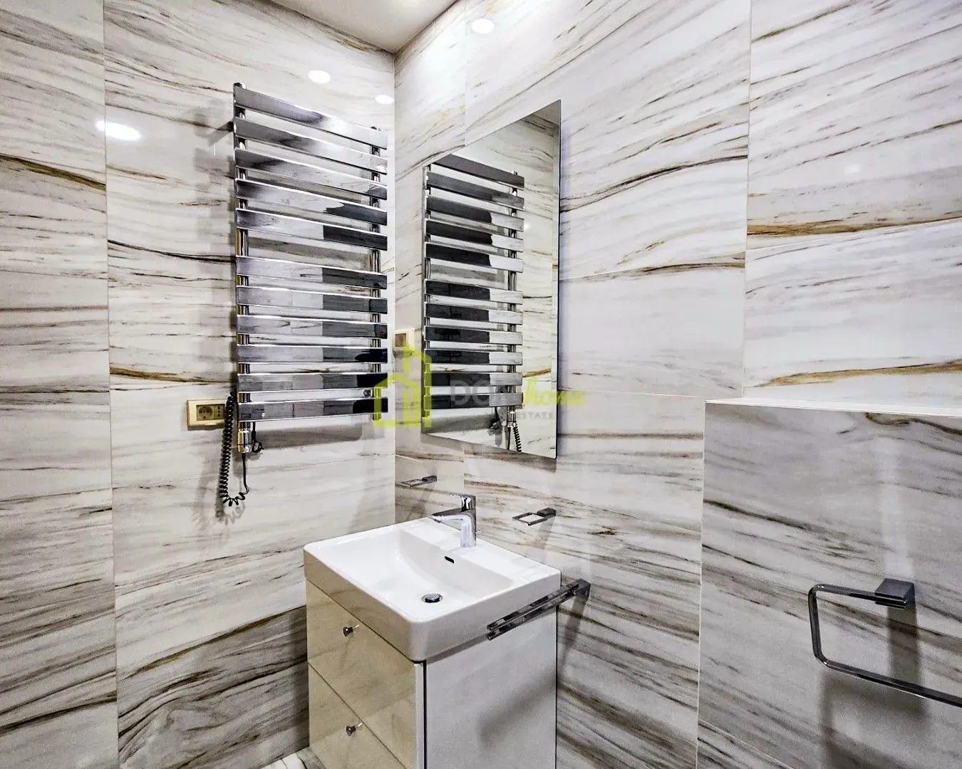 Izdavanje, trosoban stan, 95m², Momišići, Podgorica