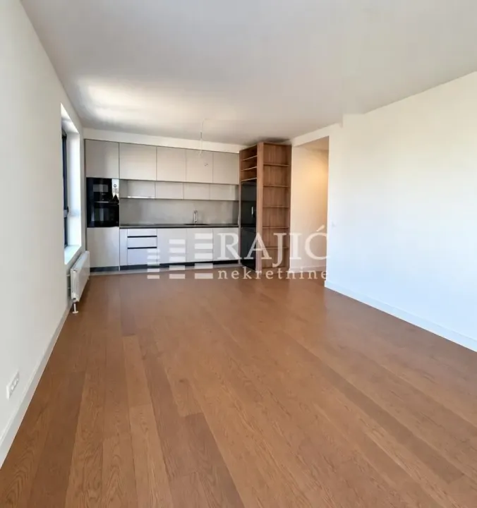 Izdavanje, trosoban stan, 79m², Savski Venac, Beograd