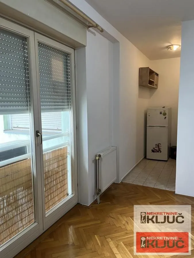 Izdavanje, jednosoban stan, 29m², Bulevar Oslobodjenja, Novi Sad Sve Podlokacije