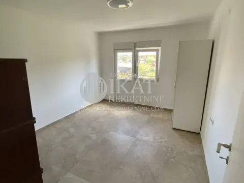 Izdavanje, kuća, 160m², Boleč, Grocka - image 13