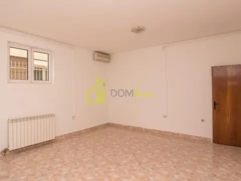 Izdavanje, kuća, 400m², Momišići, Podgorica - image 21