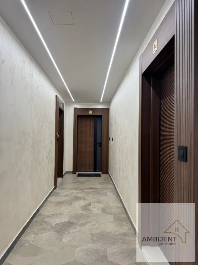 Izdavanje, četvorosoban stan, 77m², Stari Banovci, Stara Pazova
