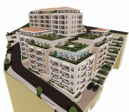 3D prikaz stambenog kompleksa sa uređenim terasama i zelenim površinama. - image 4