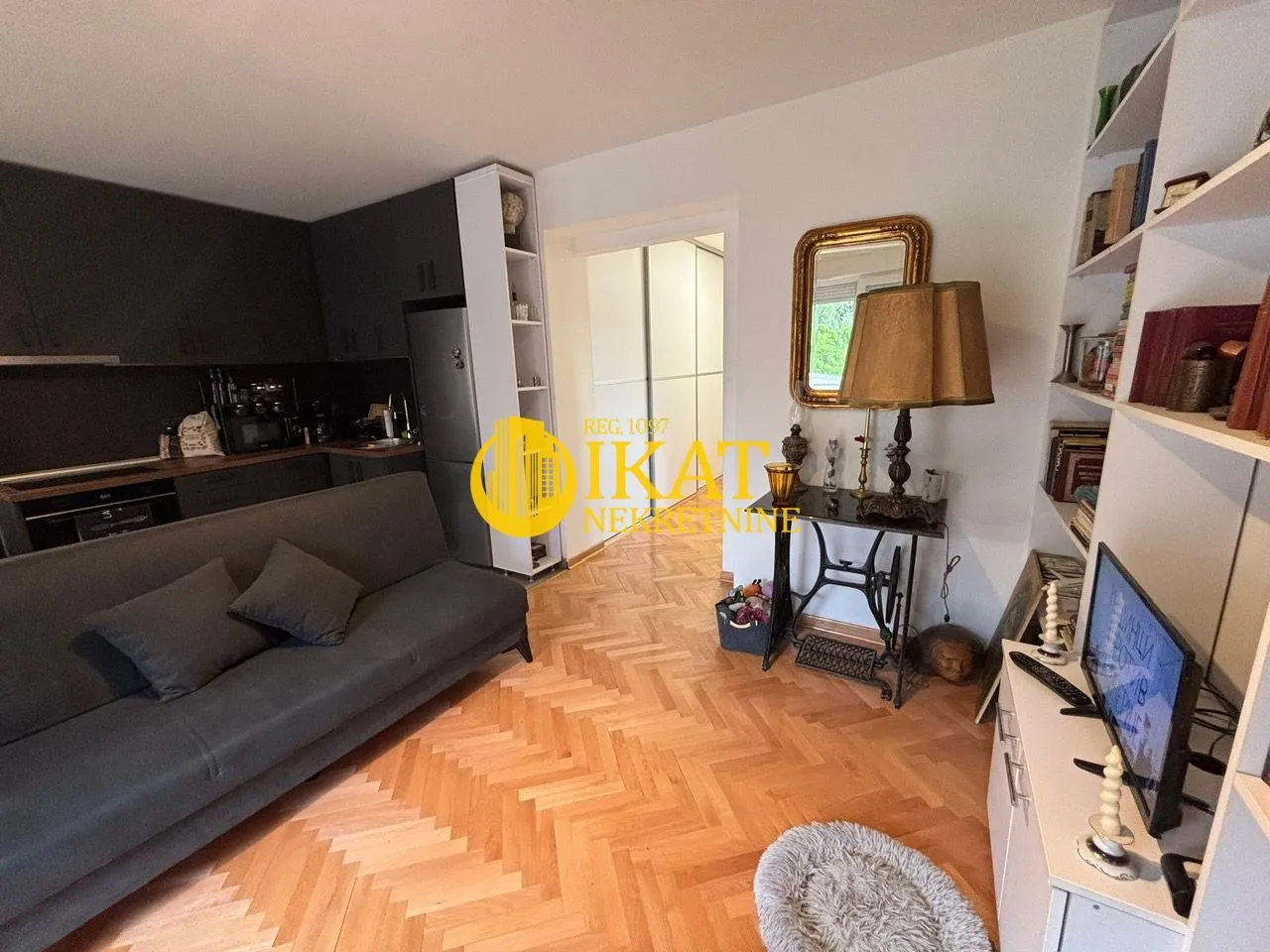 Prodaja, trosoban stan, 65m², Vračar Centar, Vračar Sve Podlokacije