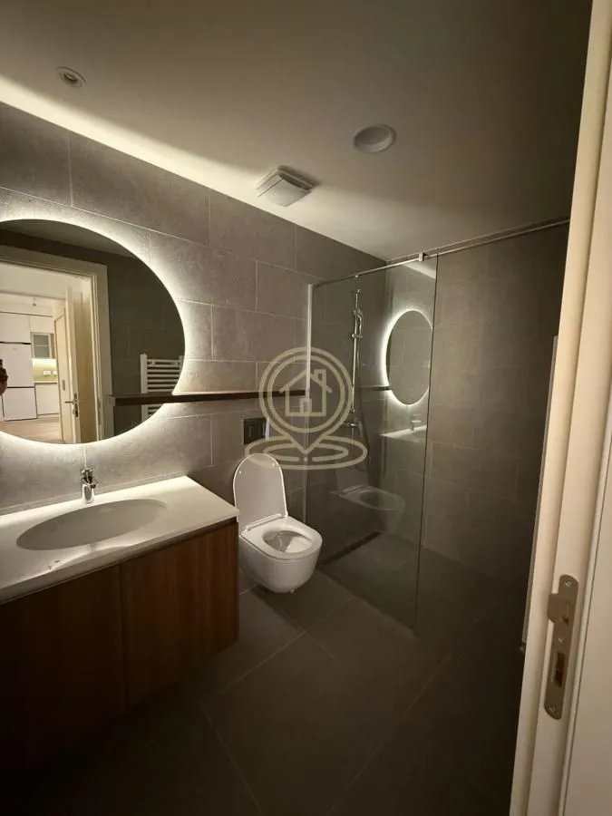 Izdavanje, trosoban stan, 71m², Savski Venac, Beograd