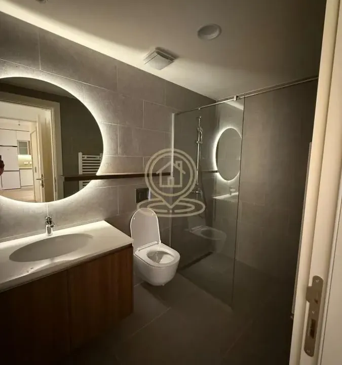 Izdavanje, trosoban stan, 71m², Savski Venac, Beograd