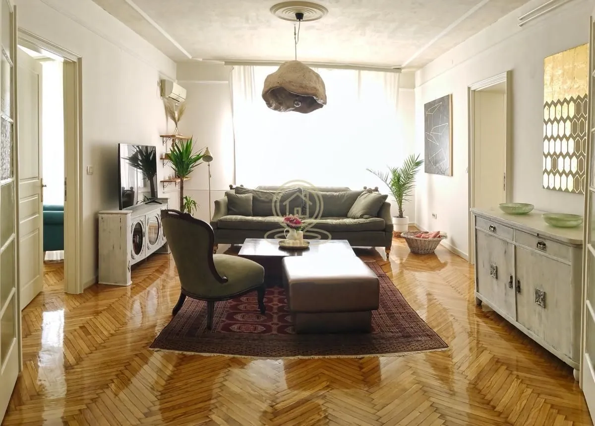Izdavanje, trosoban stan, 141m², Kalenić Pijaca, Vračar Sve Podlokacije