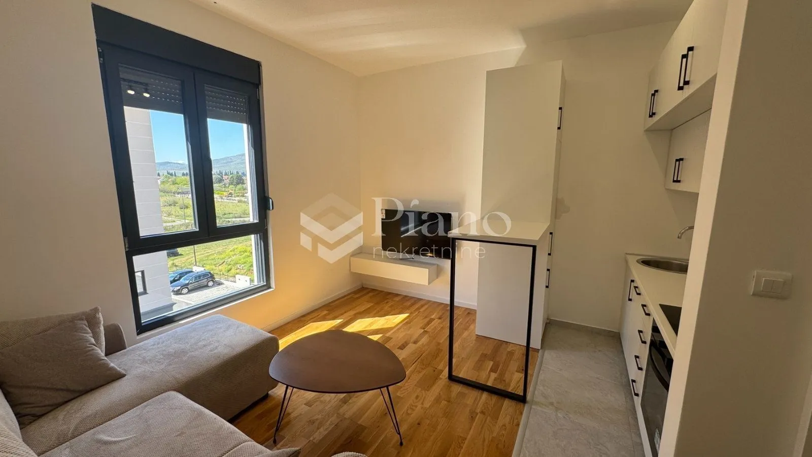 Izdavanje, jednosoban stan, 21m², Tološi, Podgorica