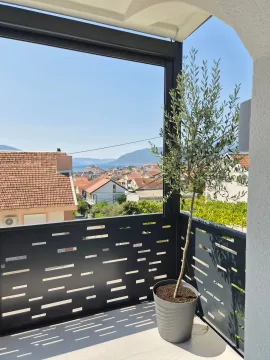 Rent, two bedroom apartment, 85m², Kalimanj, Tivat - image 20