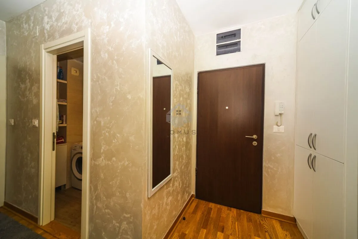 Izdavanje, dvosoban stan, 68m², City Kej, Podgorica