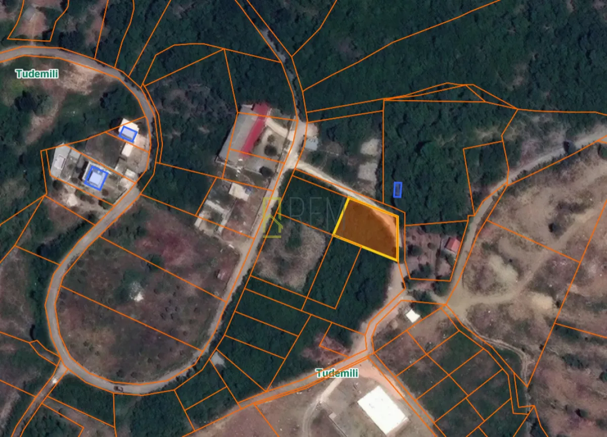 Katastarski plan parcele sa ucrtanim granicama zemljišta.