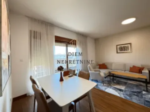 Izdavanje, četvorosoban stan, 127m², Master Kvart, Podgorica - image 9