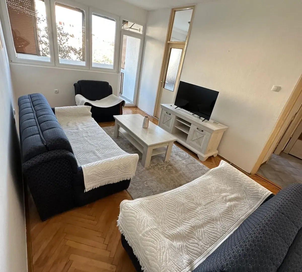 Izdavanje, dvosoban stan, 70m², Gintaš, Podgorica