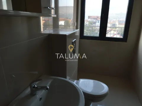 Izdavanje, stan, 150m², Tološi, Podgorica - image 9