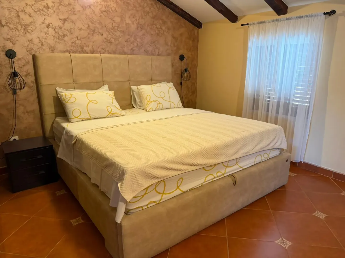 Rent, two bedroom apartment, 96m², Škaljari, Kotor