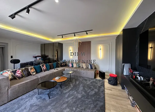 Prodaja, trosoban stan, 195m², Pobrežje, Podgorica
