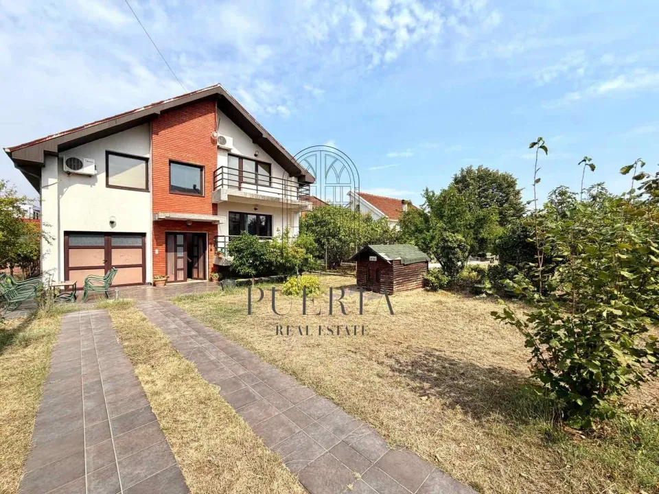 Sale, house, 533m², Tološi, Podgorica
