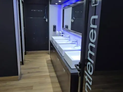 Izdavanje, poslovni prostor, 400m², Centar, Podgorica - image 8