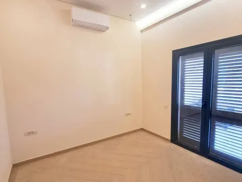 Prodaja, dvosoban stan, 80m², Dobrota, Kotor - image 6