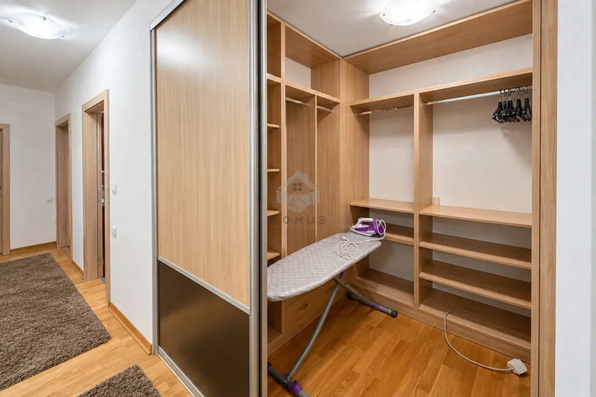 Izdavanje, trosoban stan, 120m², City Kvart, Podgorica
