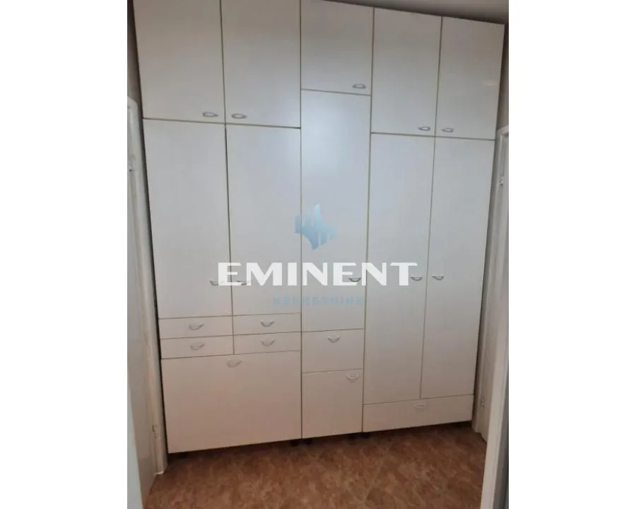 Izdavanje, trosoban stan, 110m², Kalenić Pijaca, Vračar Sve Podlokacije