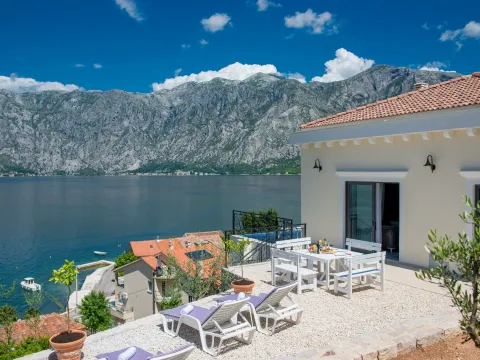 Rent, house, 150m², Stoliv, Kotor