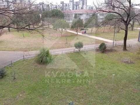 Izdavanje, dvosoban stan, 65m², Blok 5, Podgorica - image 15