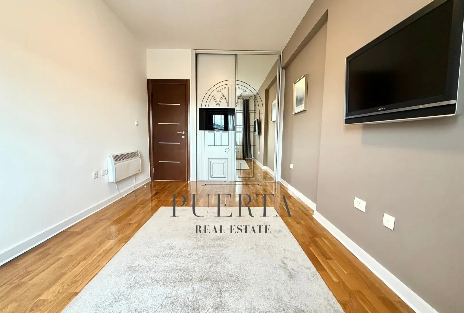 Izdavanje, dvosoban stan, 90m², Preko Morače, Podgorica