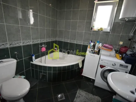 Prodaja, kuća, 230m², Zlatica, Podgorica - image 9