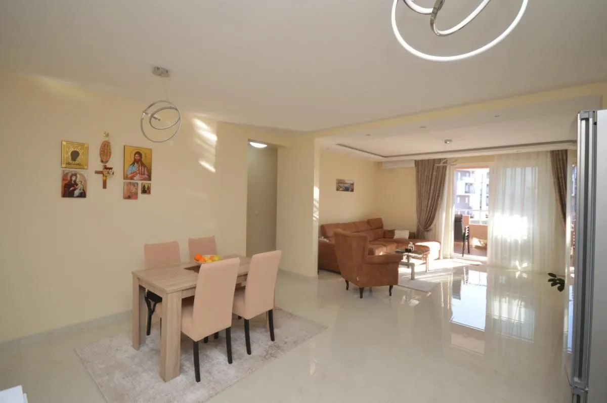 Prodaja, dvosoban stan, 84m², Tivat, Crna Gora