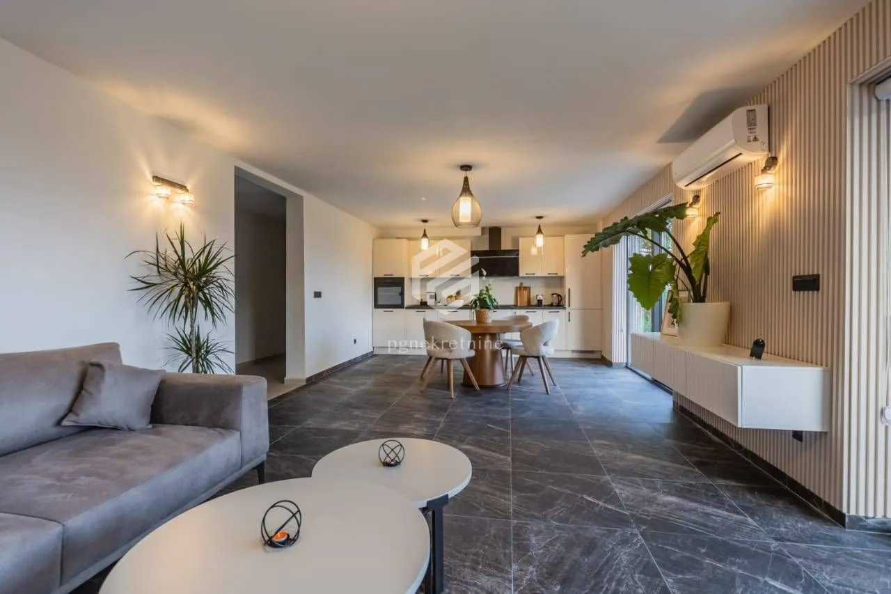 Sale, house, 300m², Markovići, Budva