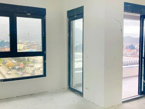 Prodaja, dvosoban stan, 74m², Centar, Bar - image 2