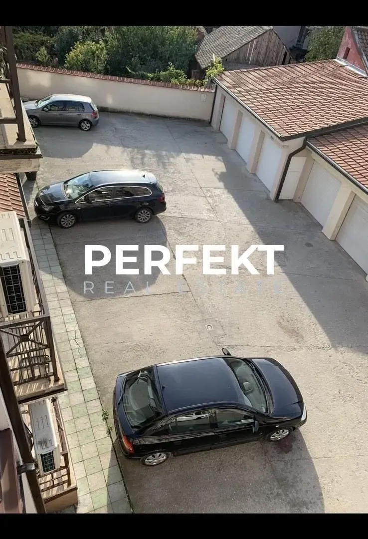 Prodaja, trosoban stan, 79m², Centar, Pančevo